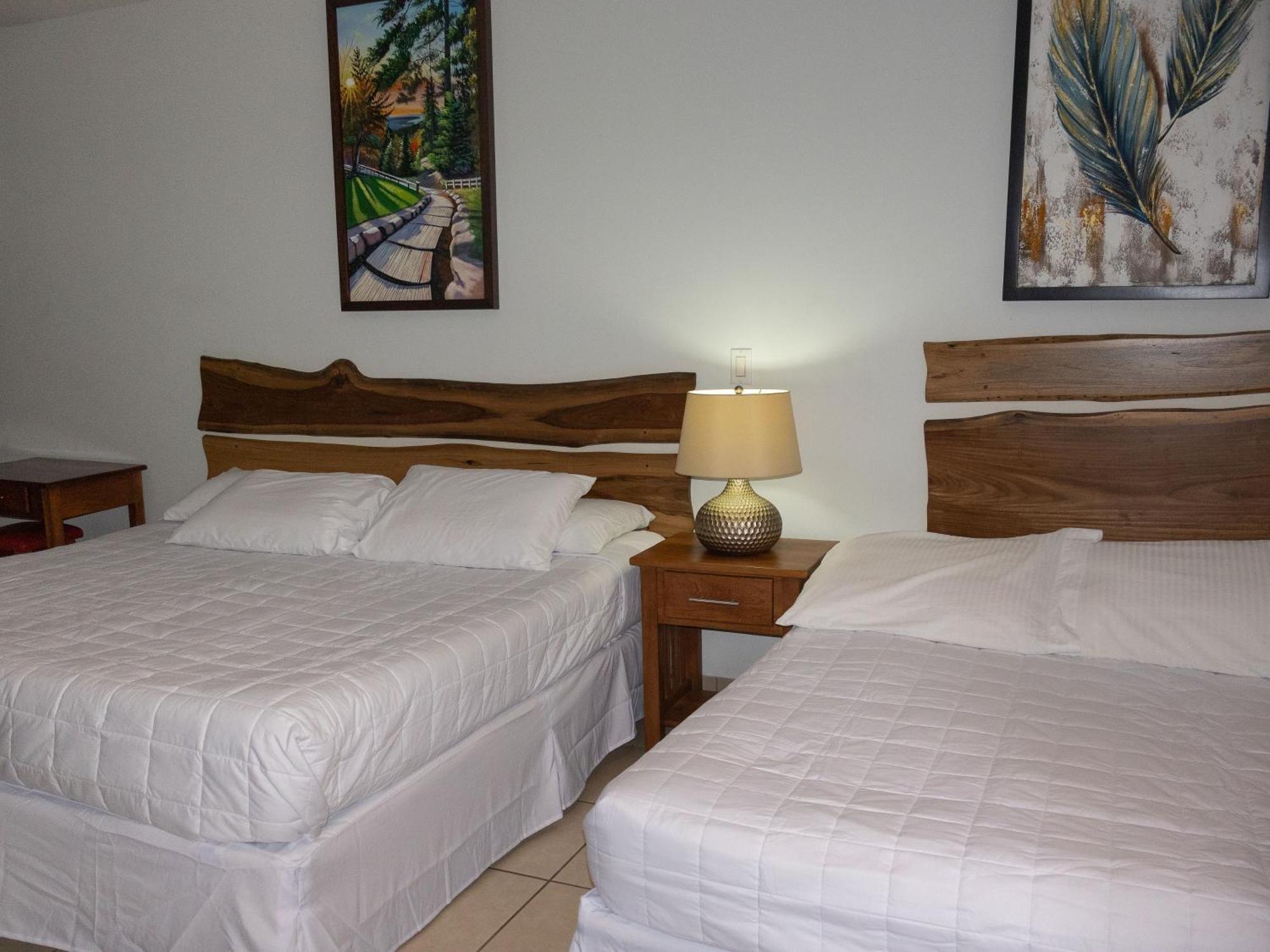 Hotel Leon Inn Bagian luar foto