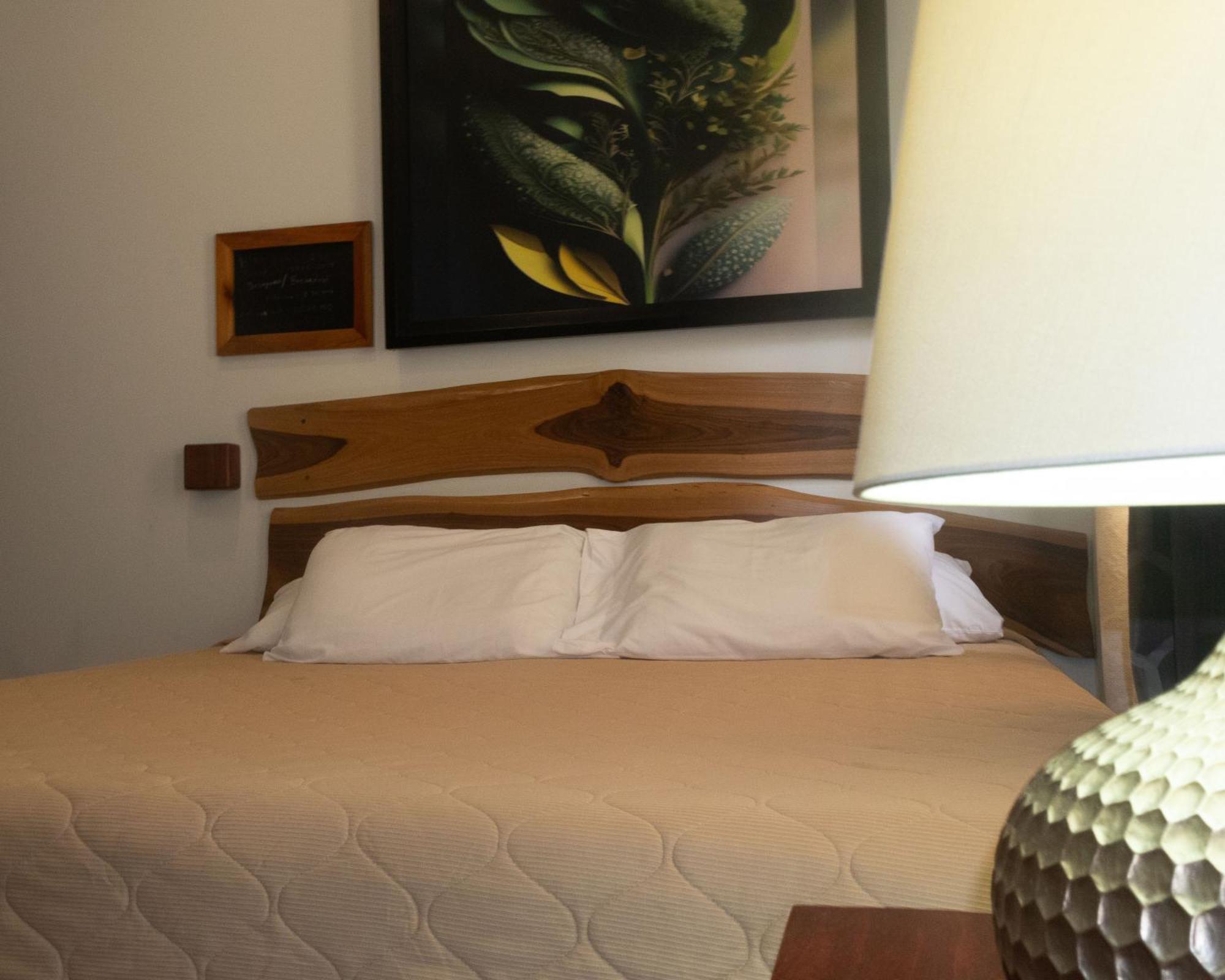 Hotel Leon Inn Bagian luar foto