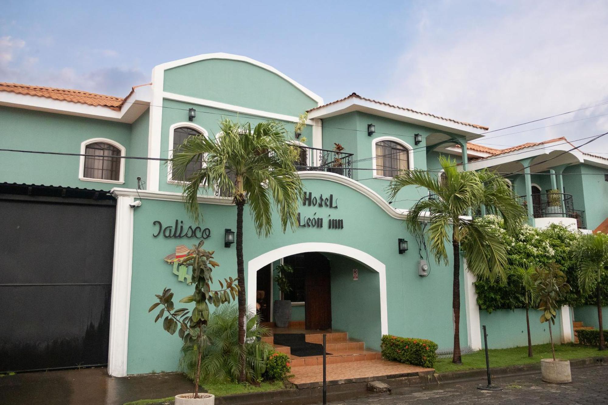 Hotel Leon Inn Bagian luar foto